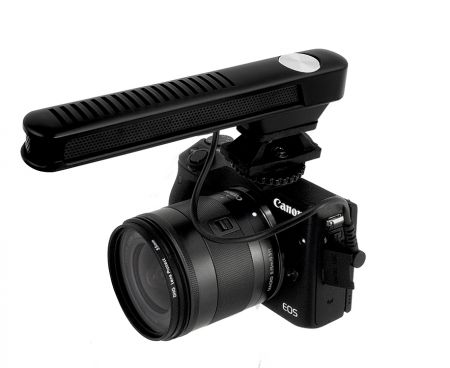DSLR攝影用電容式槍型麥克風 - 高感度的電容式槍型麥克風。